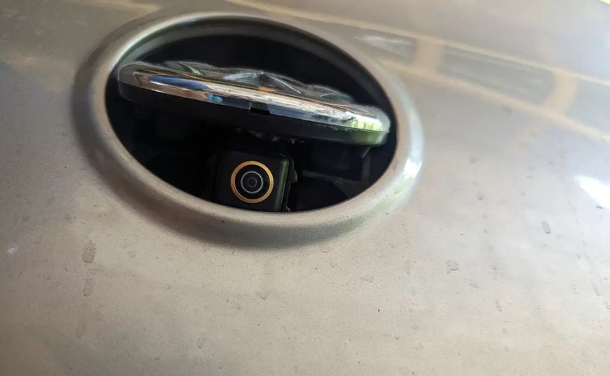 Камера заднего вида в эмблему Volkswagen Golf 6, Passat B6, B7, B8, Variant, CC, Arteon, Lamando, Beetle, T-Roc, Eos, Polo&mdash; CVBS/RGB, Fish Eye 160&deg;, для RNS 315 КЗР-0602-03 фото